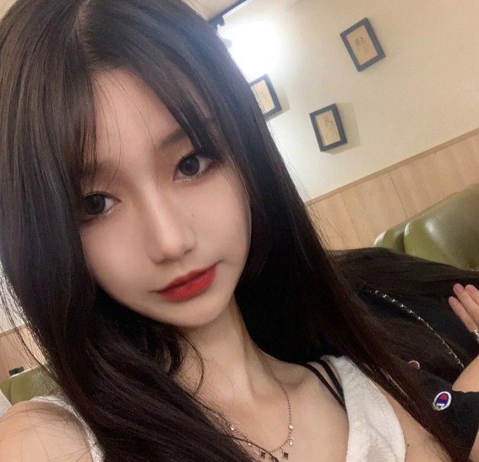 一个19岁的长腿仙女，会喷水，真人比照片好看